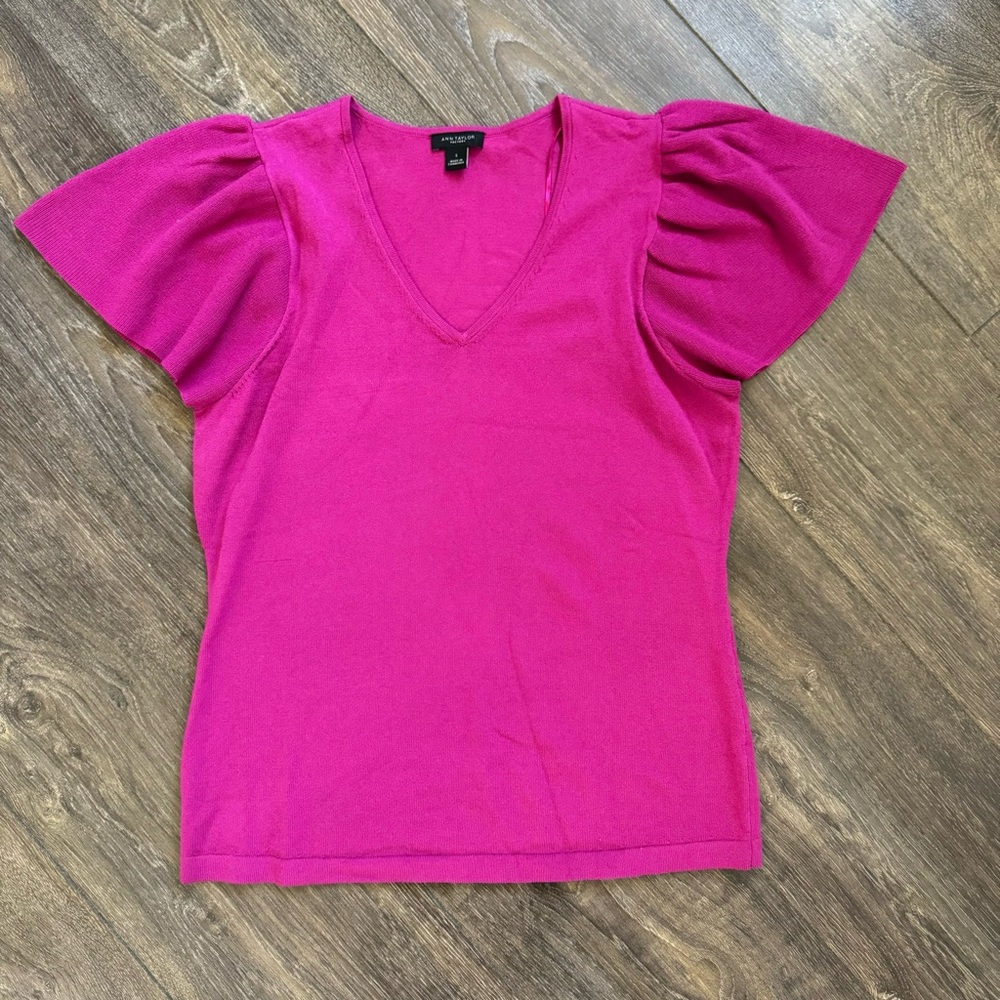 Women’s Ann Taylor Factory Flutter Sleeve V-Neck Sweater Top Size S LIKE NEW! - Picture 2 of 5
